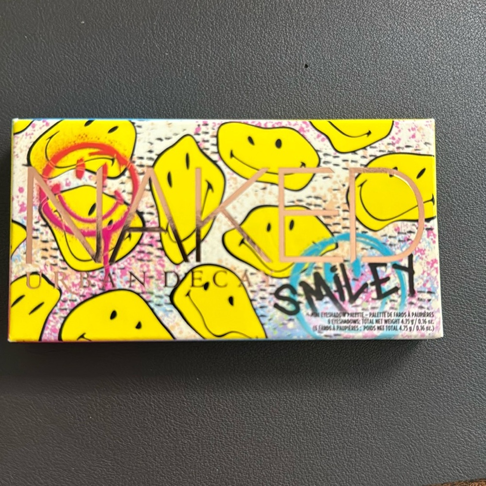 BNIB Urban Decay -Smiley eyeshadow palette
